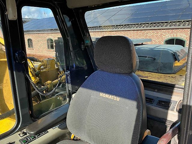 Komatsu Active PC240LC