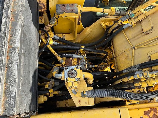 Komatsu Active PC240LC