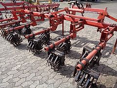 Kongskilde Becker Hacke 8 reihig hydr. Klappung 1 Gerät mit Gänsefußscharen 1 Gerät mit Hacksternen hydr. Klappung
