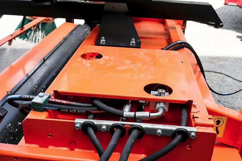 Pronar ZM 2000 Kehrmaschine 2m + Seitenbesen