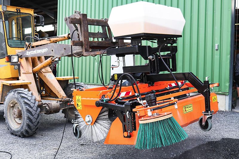 Pronar ZM 2000 Kehrmaschine 2m + Seitenbesen