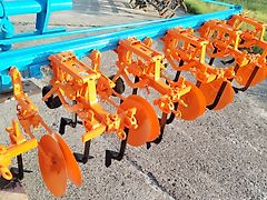 Schmotzer 12 Reihige Heckhacke 12 Reihige Hackgerät mit Exaktsteuerung 45cm Reihenabstand 12 Reihiges Hackgerät mit Kulturschutzscheiben mit Eaktsteuereinheit durch Einsatz im Heck über Steuersitz