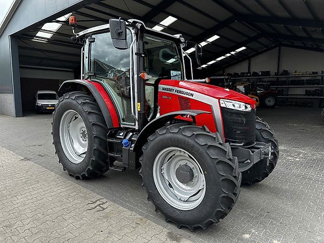 Massey Ferguson 5M.115 Dyna-4