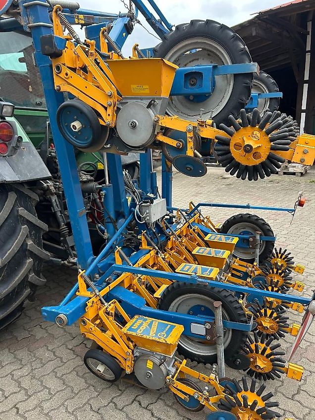 Kleine Unicorn Synchro Drive 12 reihig Mulchsaat