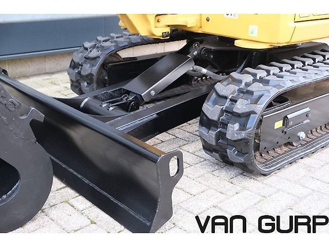 Caterpillar 302.7 CR | Engcon Rototilt | 2021 | 233h