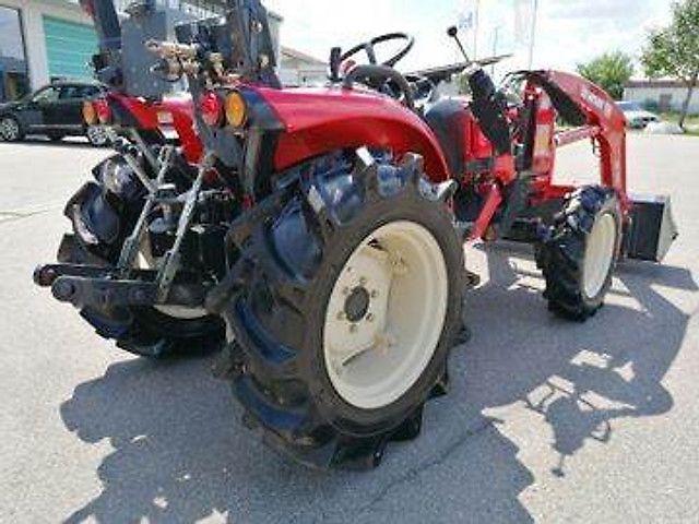 Branson 3100 inkl. Frontlader und Schaufel