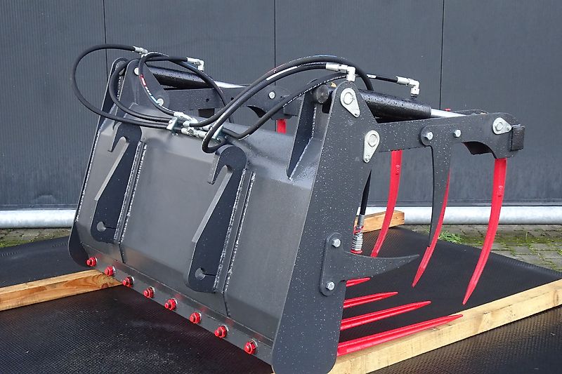 Hofstede Mestvork uitmestvork mest vork grijper met model Weidemann of Giant aankoppeling