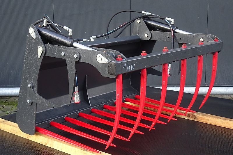 Hofstede Mestvork uitmestvork mest vork grijper met model Weidemann of Giant aankoppeling