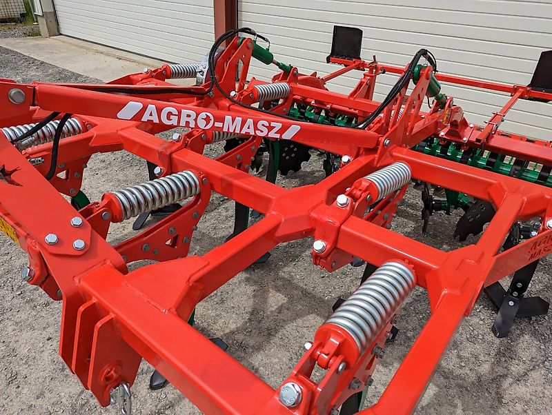 AGRO-MASZ Runner 30 gefedert, Rohrwalze 600 mm