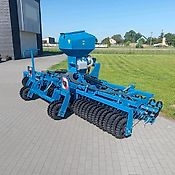 Drillkombination Cambridgewalze Striegel Acker