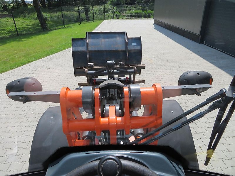 Hitachi ZW65 mit Schaufel+Palettengabel, erst 930 Stunden