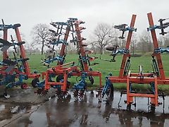 Hatzenbichler Fronthacke 6 m Hydraulische Klappung 8 Reihig mit Hackscharen Hatzenbichler Heckhacke mit Rollhacksternen oder optional Fronthacke mit Dammformern 8Reihig mit hydr. Klappung