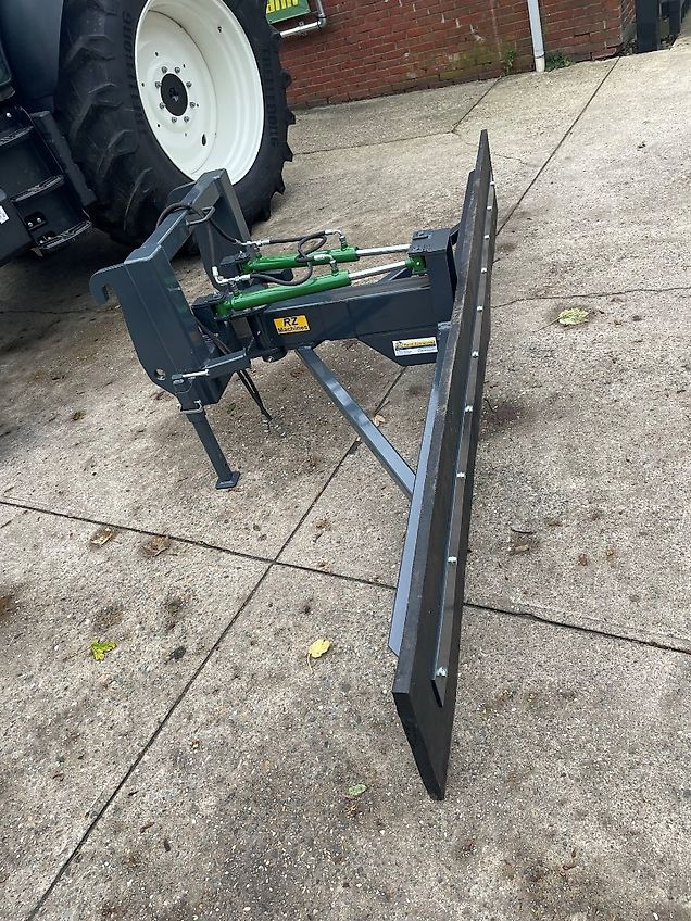 RZ Machines RZ hydraulische voerschuif met Weidemann aansluiting