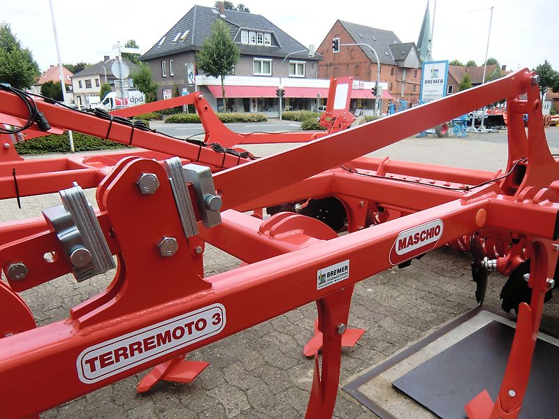 Maschio TERREMOTO 3-300 mit Dachringwalze