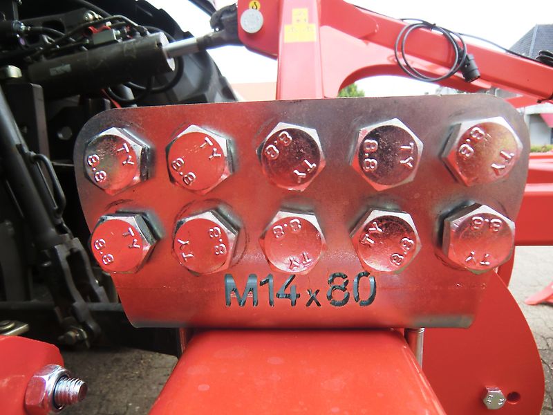 Maschio TERREMOTO 3-300 mit Dachringwalze