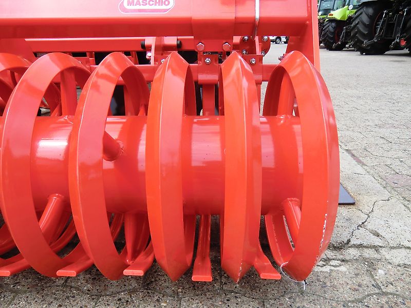 Maschio TERREMOTO 3-300 mit Dachringwalze