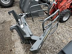 Bressel und Lade Ballenzange RBZ 10 mit Volvo TPZ