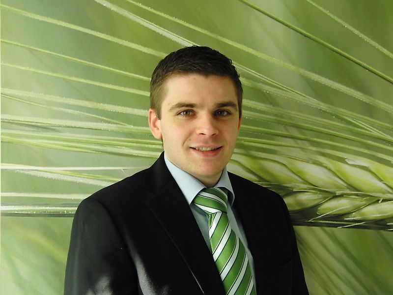 Contactpersonen De heer Hermann Bangert