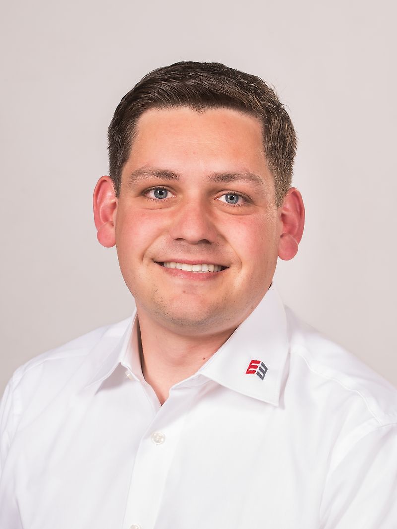 Contactpersonen De heer Deniz Bremkamp