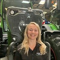 Contactpersonen Mevrouw Emmely Birkballe